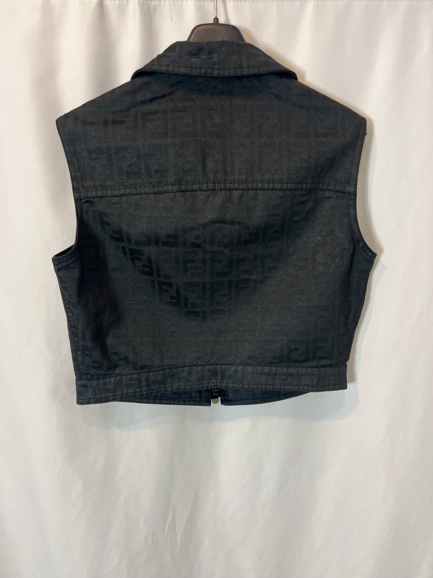 FENDI. Chaleco denim logo. T 38