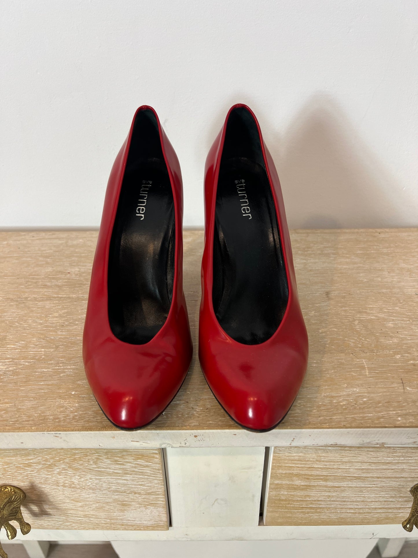 TURNER. Tacones vintage piel. T 39