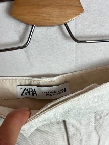 Buscar ZARA. Pantalones textura color crudo. T XS