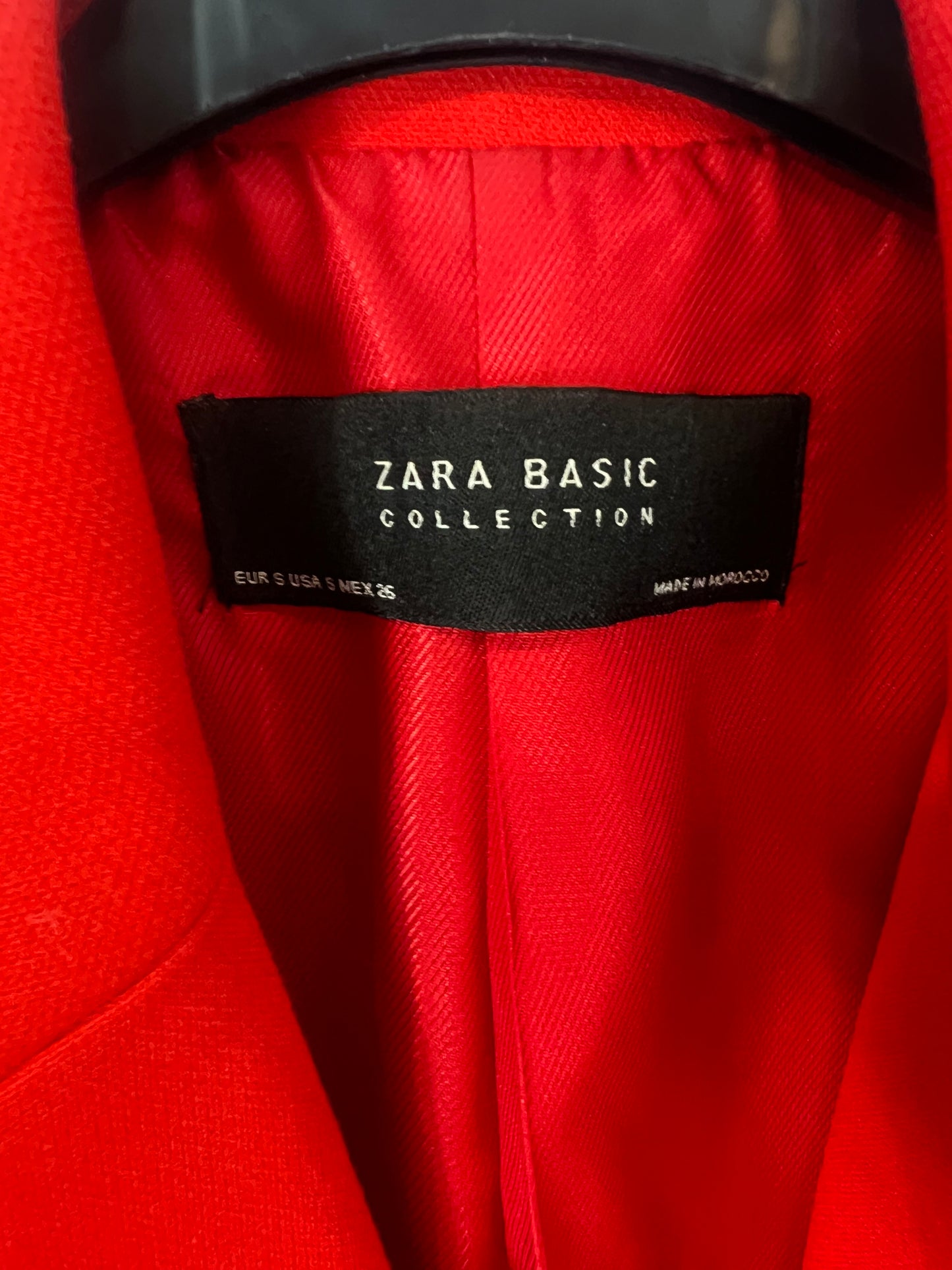 ZARA. Chaqueta roja botones dorados. T S