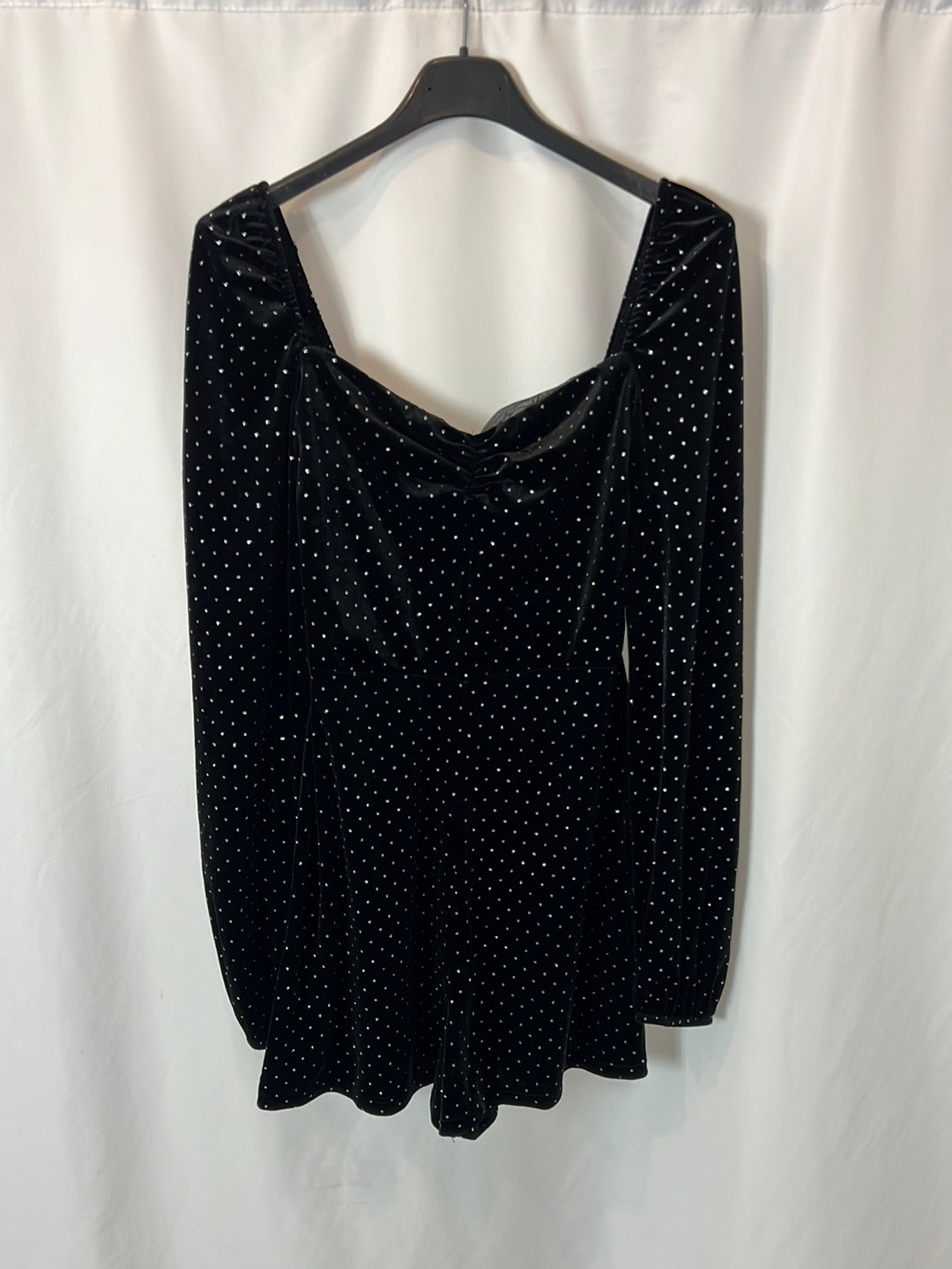 BERSHKA. Vestido negro terciopelo T.s