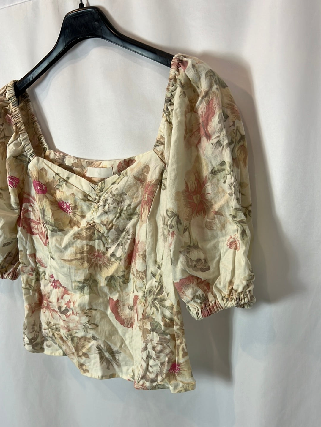 H&M. top beige flores T.34