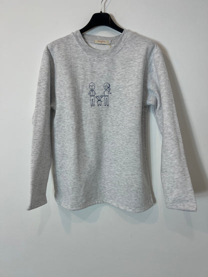 WHITE&ONE. Sudadera gris "familia" T.u(S)