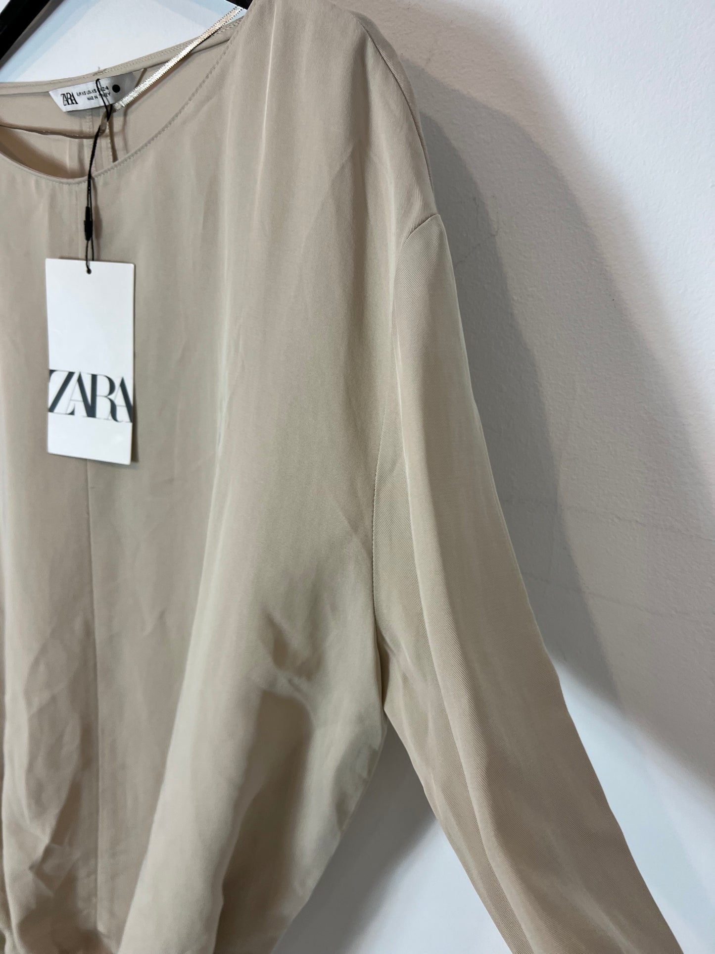 ZARA Blusa beige fluida T.xs