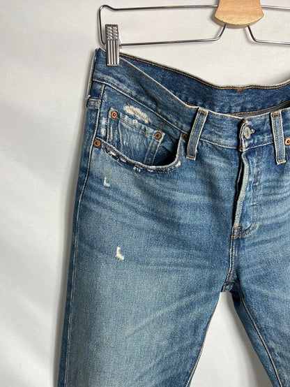 LEVI’S. Denim recto rotos en efecto desgastado. T 38