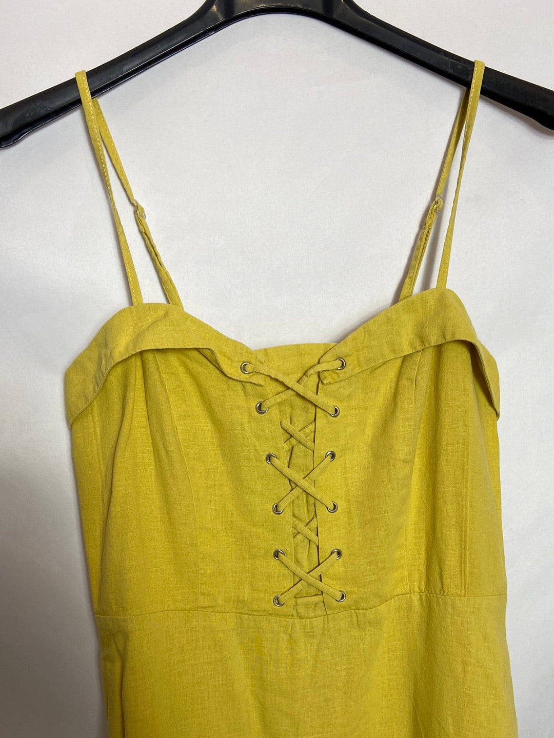 BERSHKA. Vestido tirantes amarillo. T.S