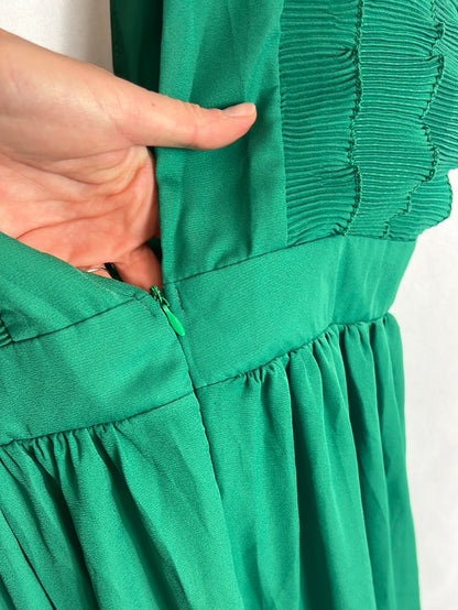 OTRAS. Vestido largo verde detalle escote. T XL