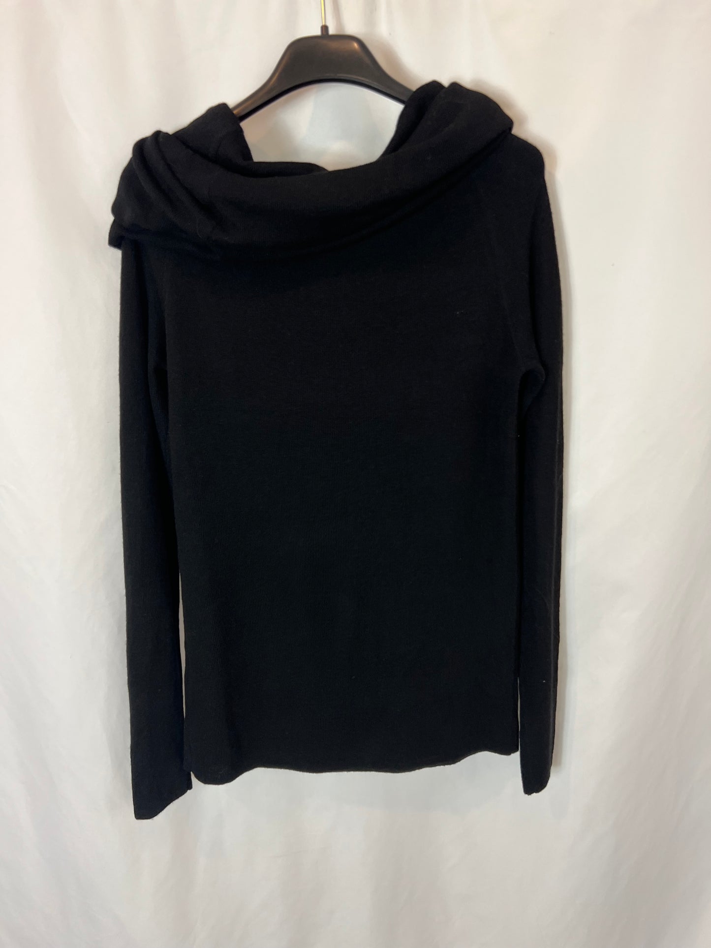 ZARA. Jersey negro cuello alto .T L