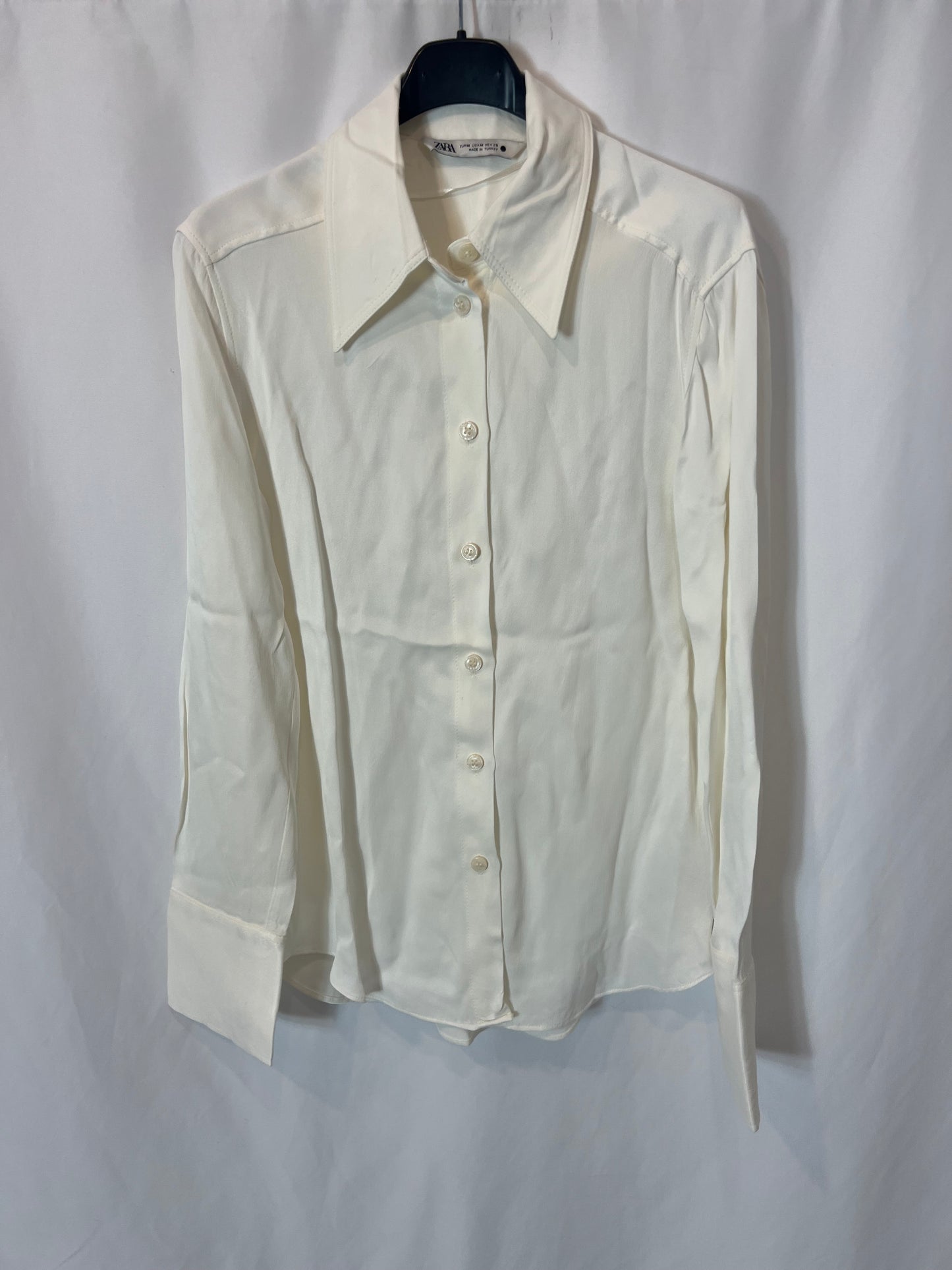 ZARA. Blusa blanca satinada T.m