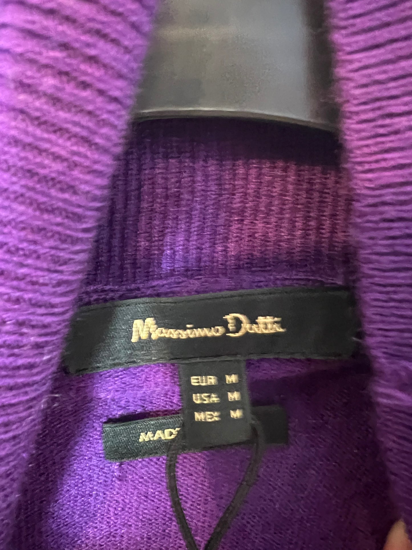 MASSIMO DUTTI. Jersey morado cuello alto con lanaT.m