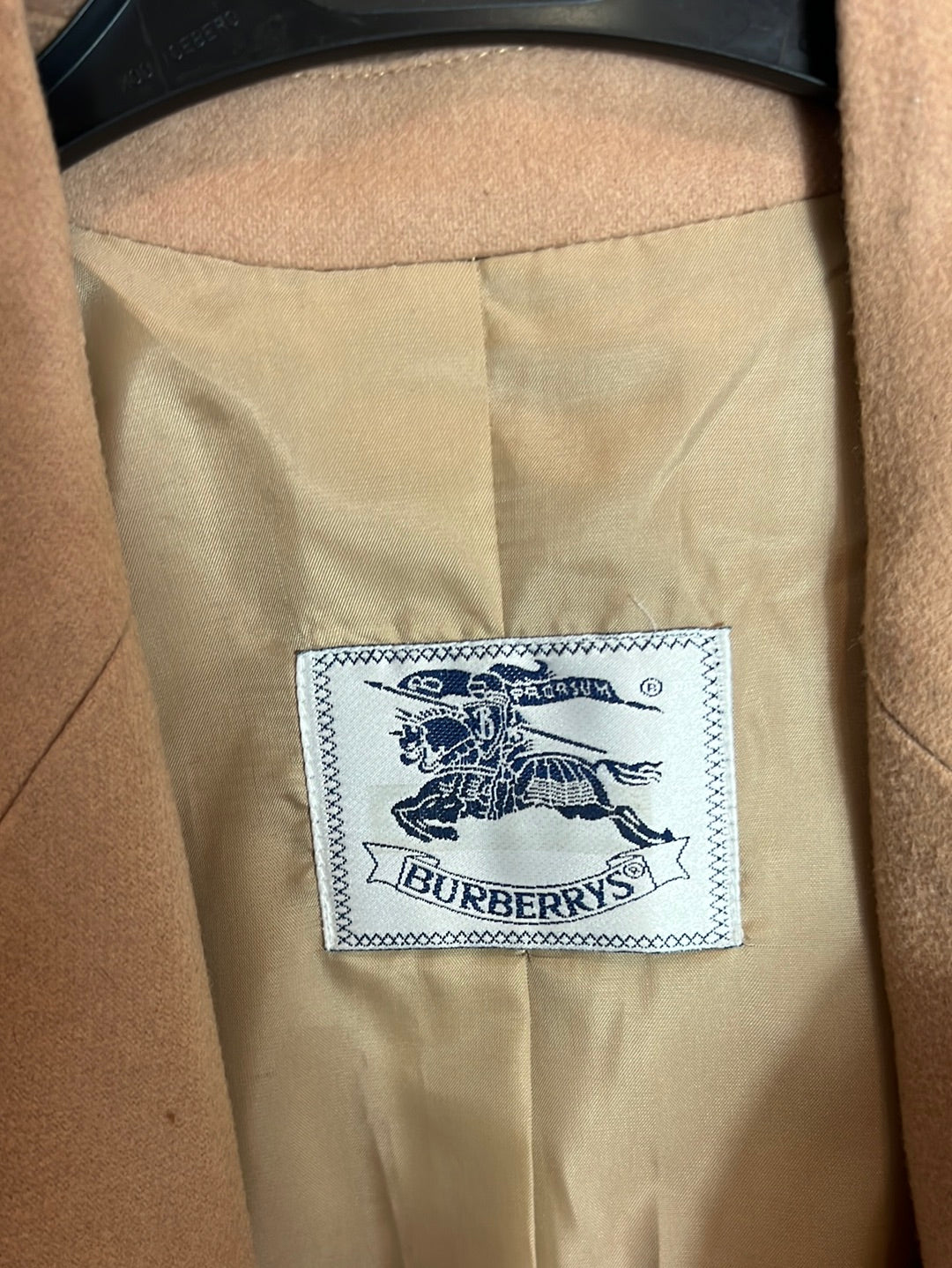 BURBERRYS. Blazer lana beige bolsillos. T 40