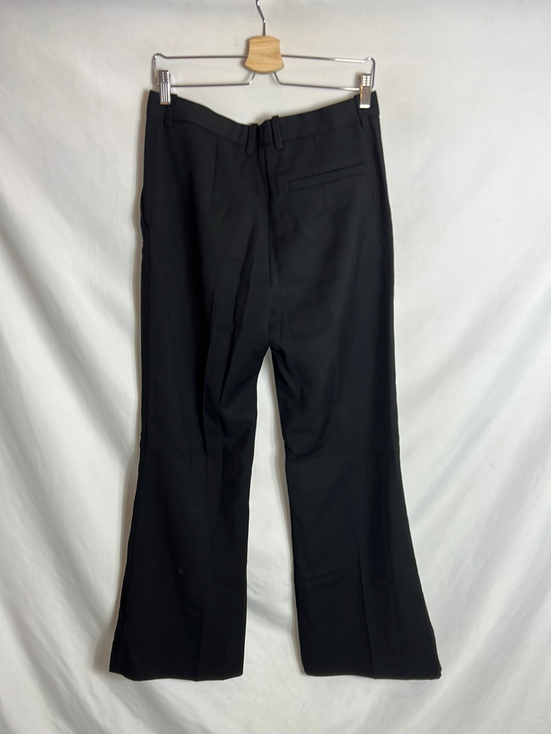 COS. Pantalón negro de vestir para ancha. T 38