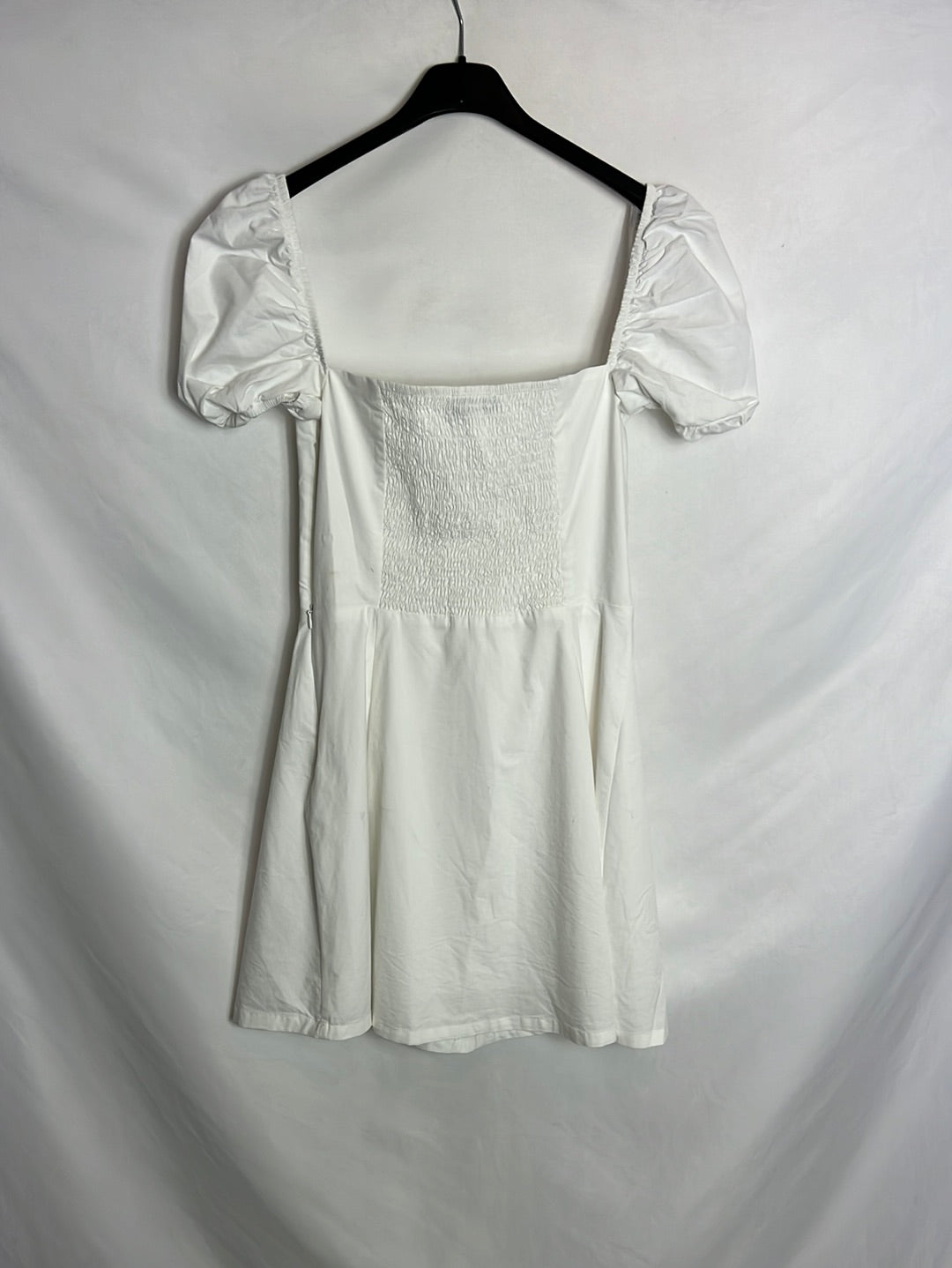 BERSHKA. Vestido blanco detalle mangas. T M