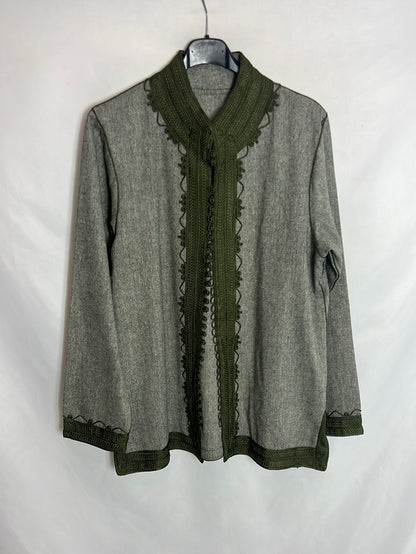 OTRAS. Chaqueta textura jaspeada gris y verde. T M