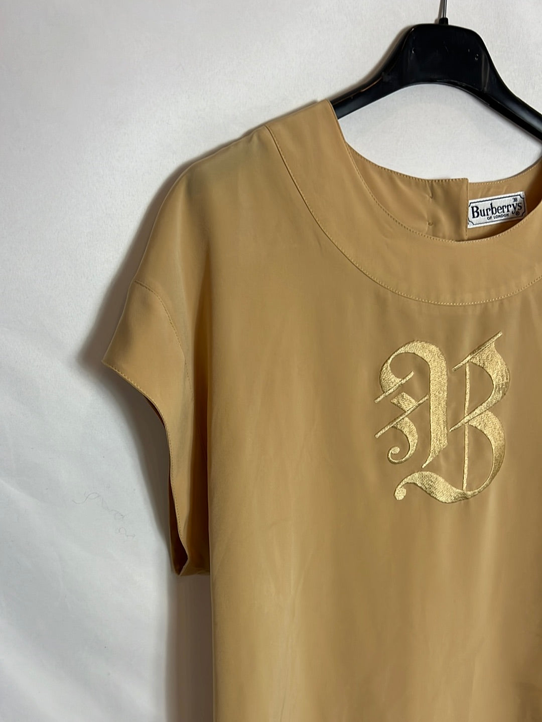 BURBERRY. Blusa vainilla bordada T.38