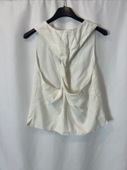 PULL&BEAR. Chaleco blanco detalle espalda. T S