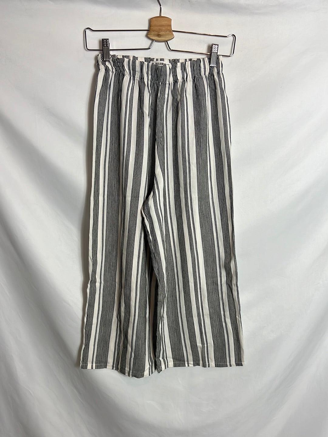 PULL&BEAR. Pantalón culotte rayas. T M