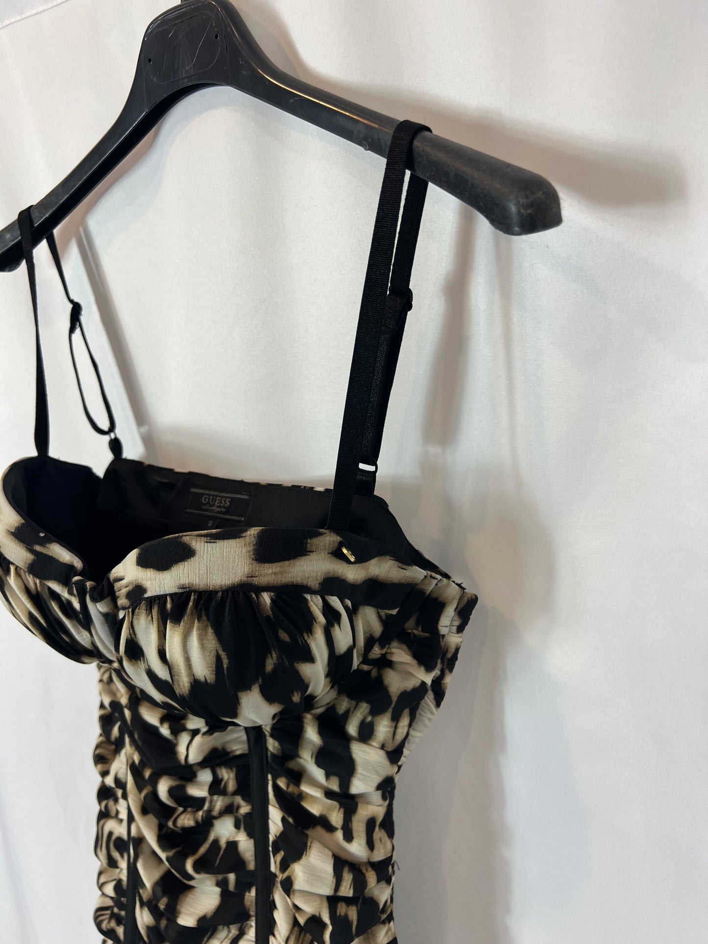 GUESS. Top animal print fruncidos. T S