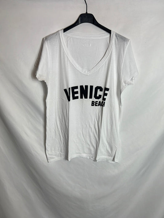 THE HIP TEE. Camiseta blanca letras. T M/L