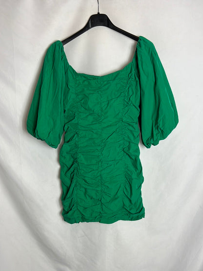 PULL&BEAR. Vestido verde corto fruncidos. T S