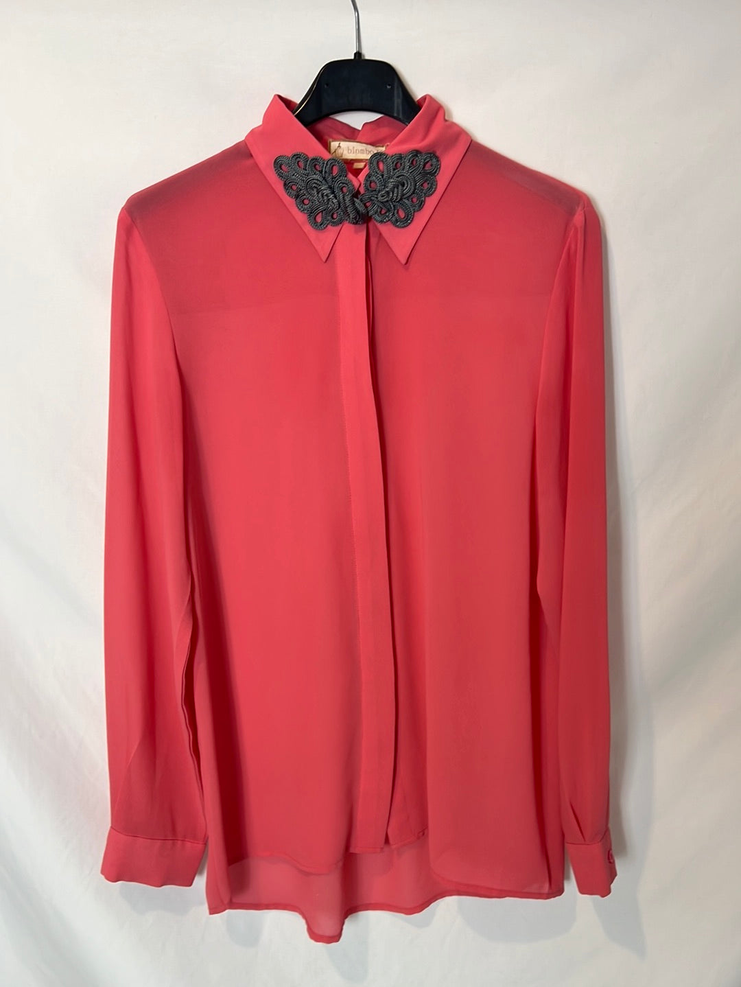 BIMANI. Blusa rosa detalle cuello. T S