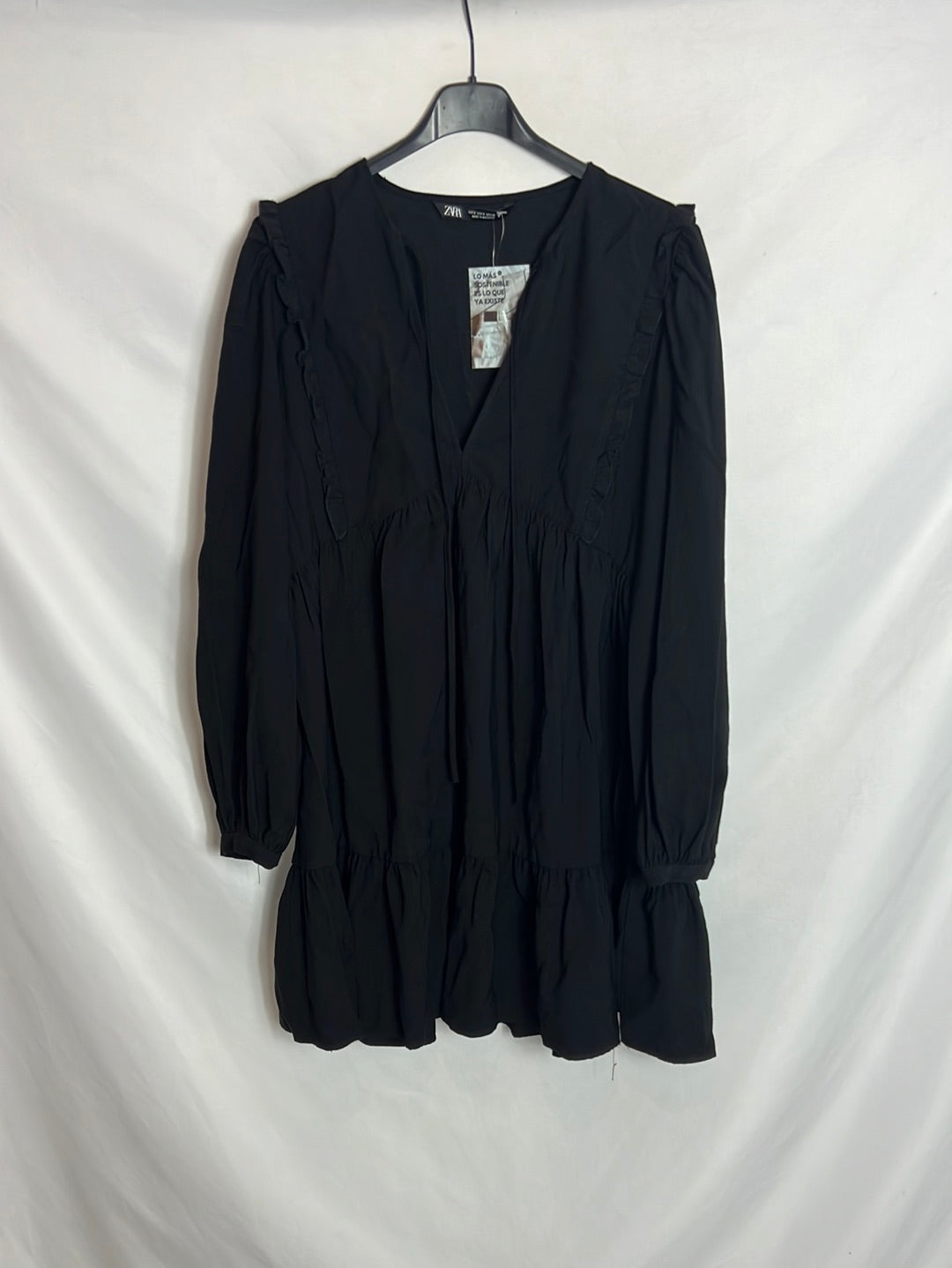 ZARA. Vestido negro volantes. T S