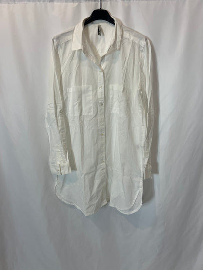 STRADIVARIUS. Camisa/vestido larga blanca . T L