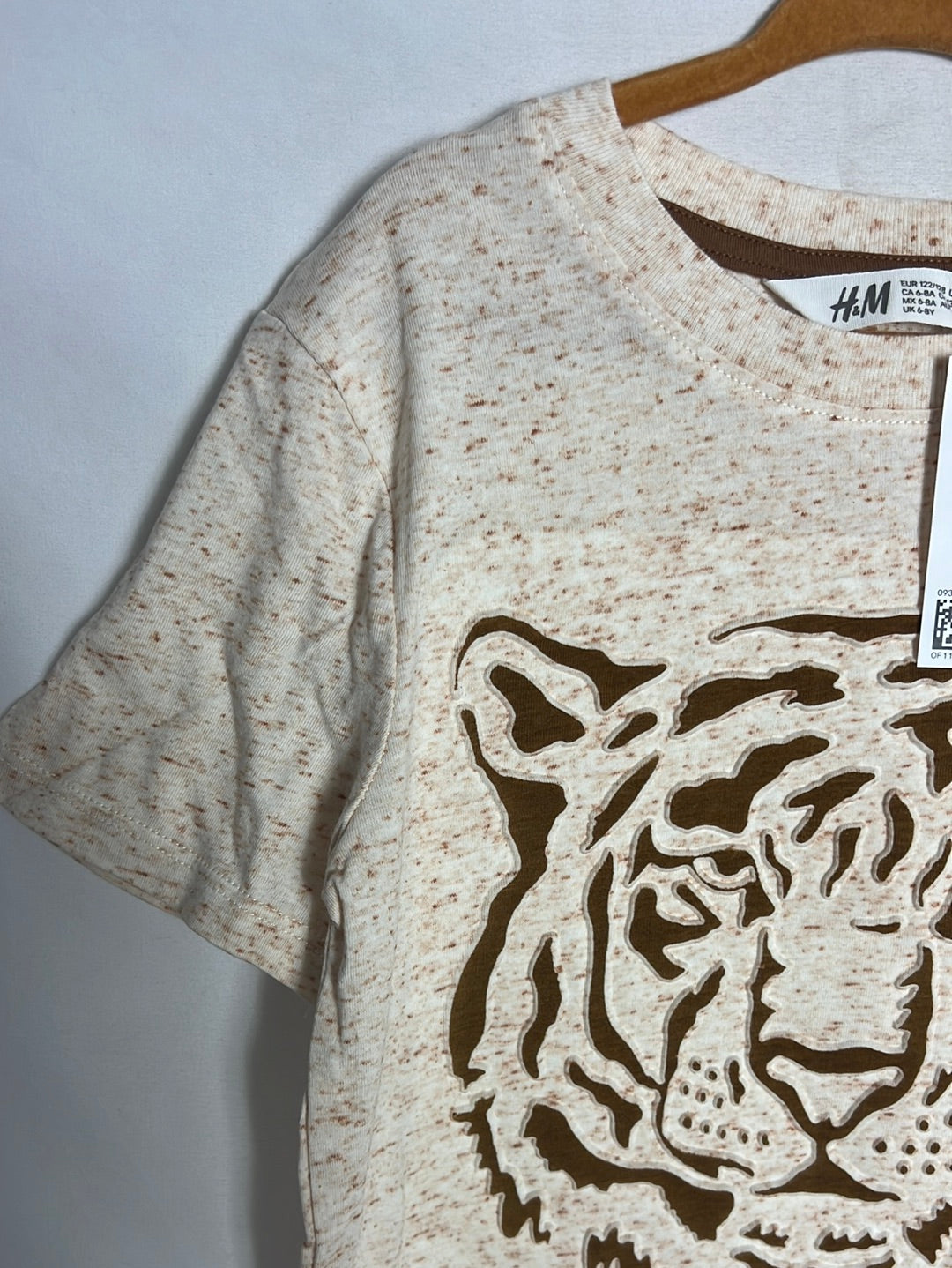 H&M. Camiseta beige jaspeada tigre textura. T  6-8 años