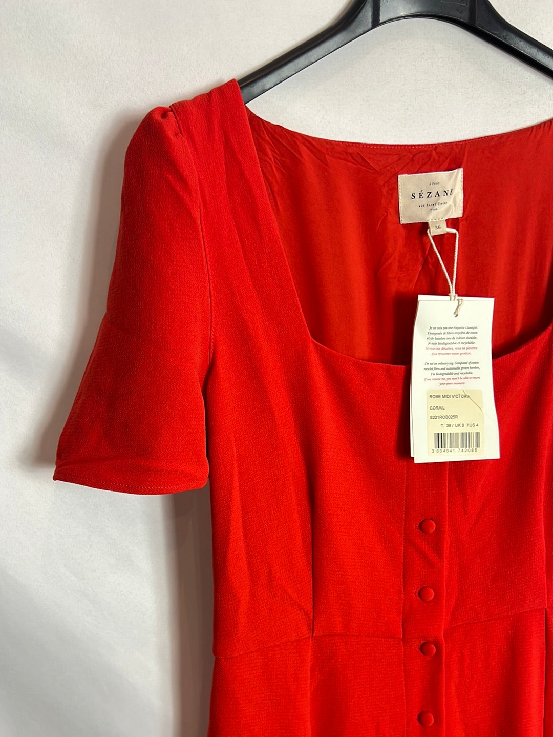 SÉZANE. Vestido midi rojo abotonado. T 36