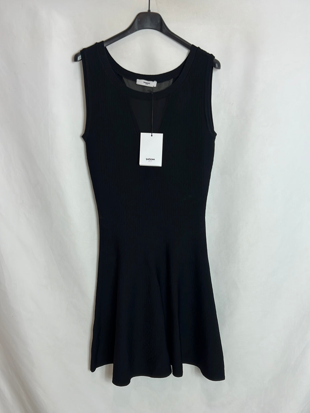 SUNCOO. Vestido negro textura ajustada. T 1 (S)