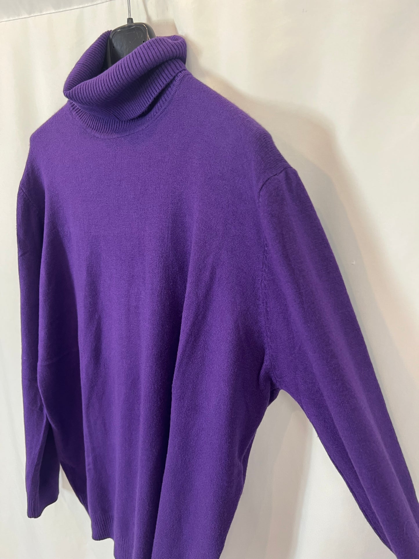 PPT. Jersey morado cuello vuelto  T.u(s/m)