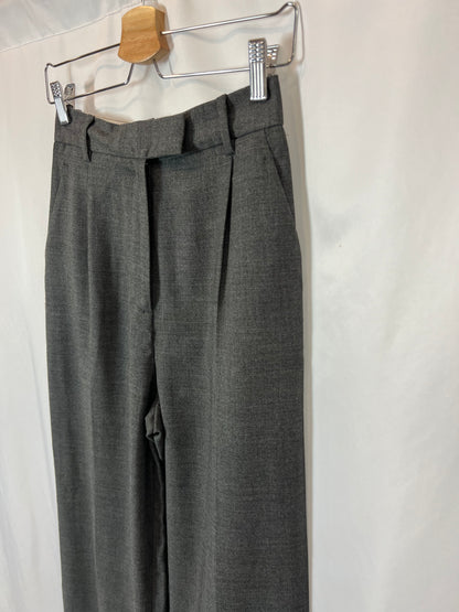 ZARA. Pantalón gris fluido pata ancha. T XS