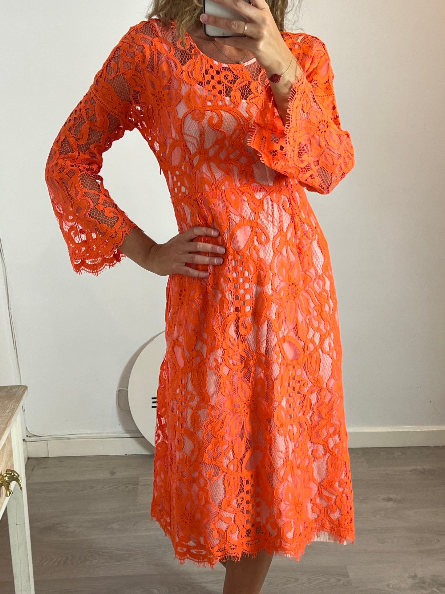 INTROPIA. Vestido midi naranja encaje. T 38