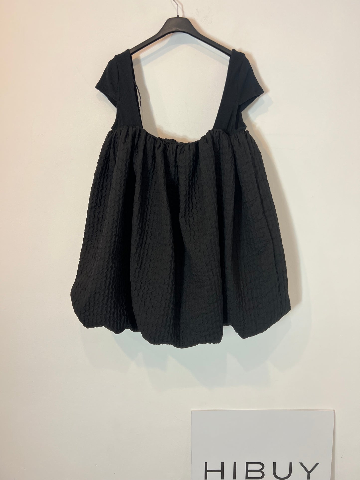 ZARA. vestido negro textura abullonado. T S