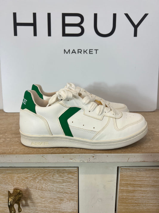 ARZE. Zapatillas blancas detalles verde T.38