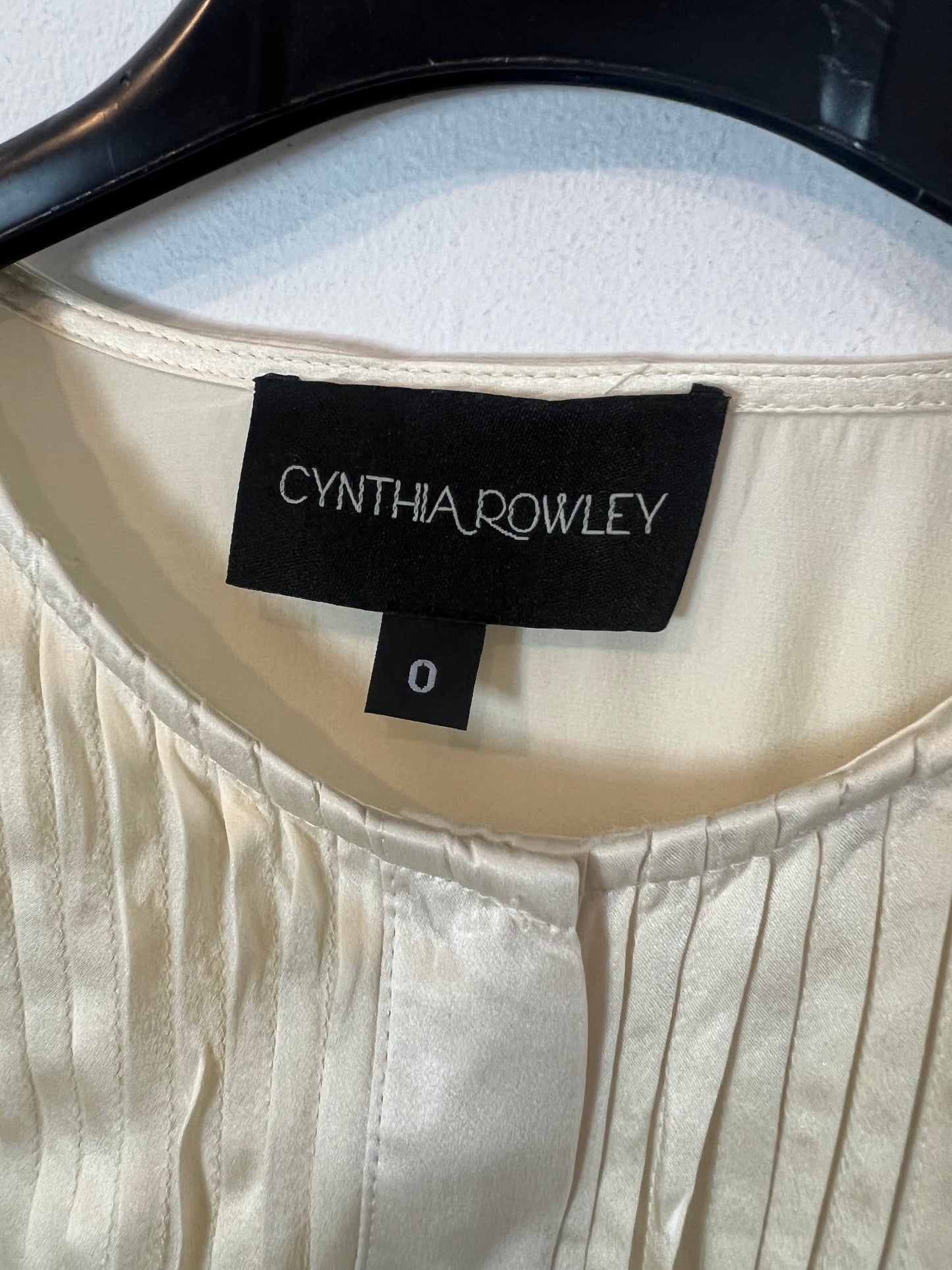 CYNTHIA ROWLEY. Vestido seda y encaje. T0 /34)