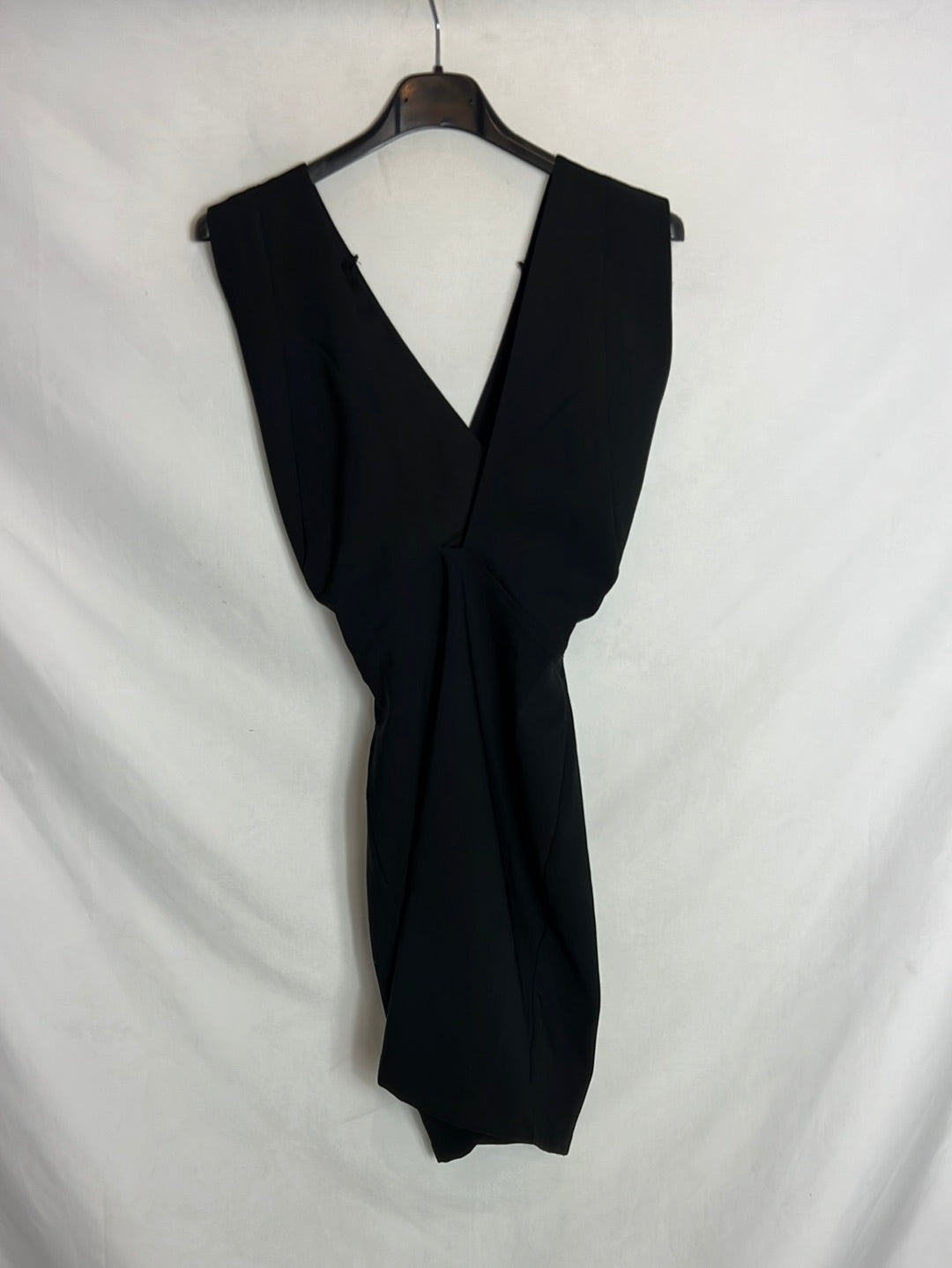 FIND. Vestido negro entallado espalda cruzada. T XS