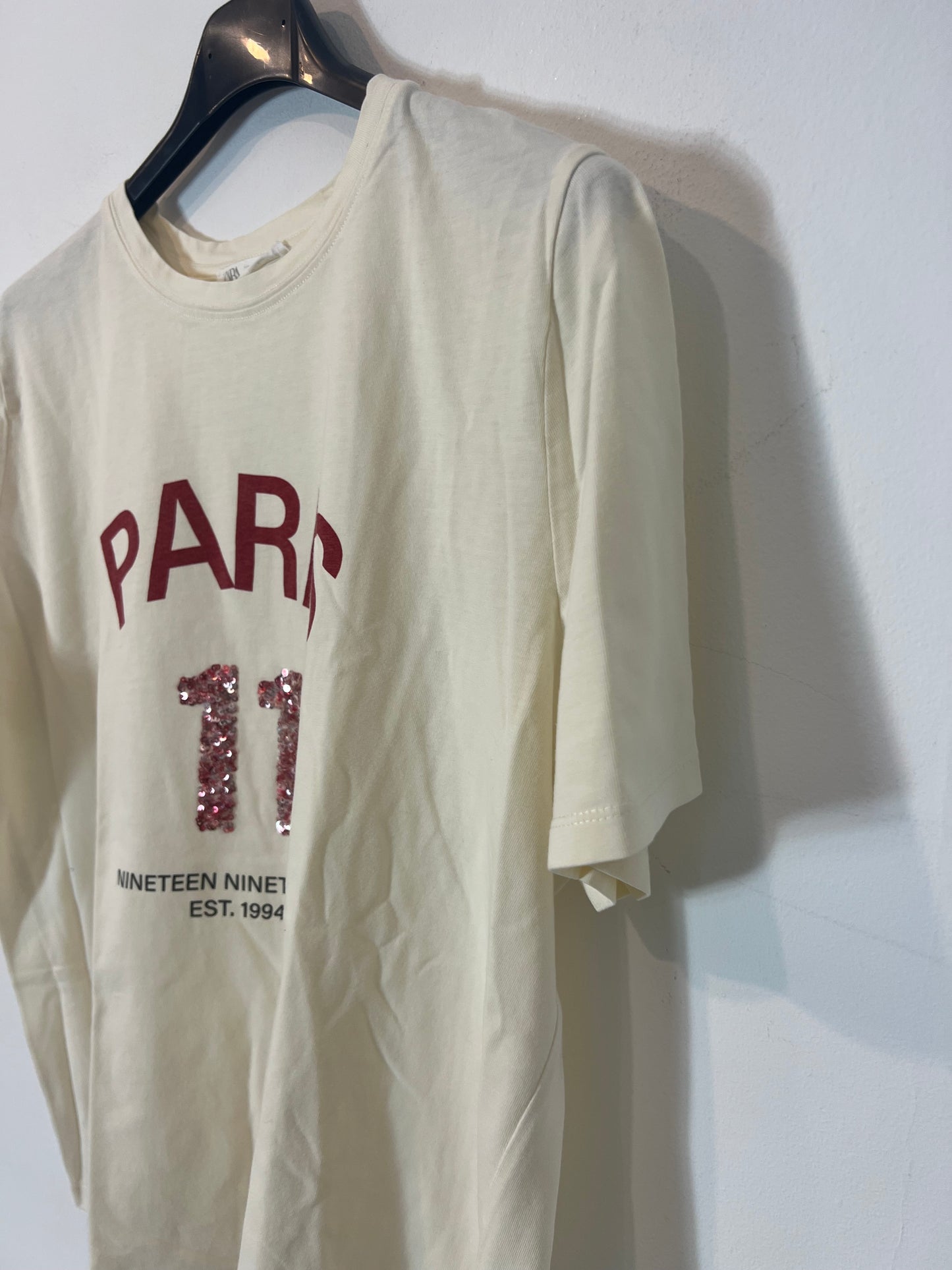 ZARA. Camiseta beige "parís" T.m