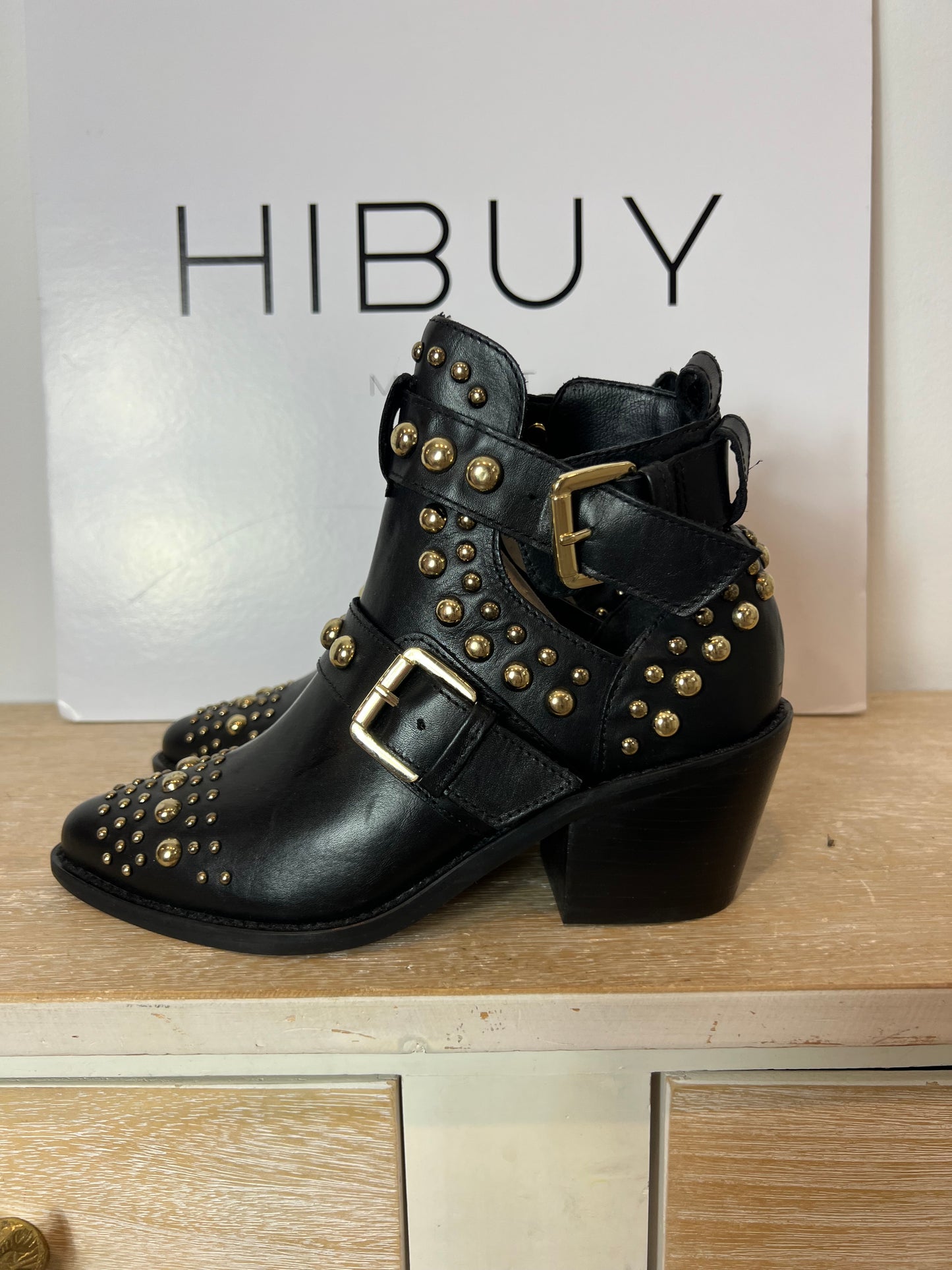 KURT GEIGER. Botines negro tachuelas T.36