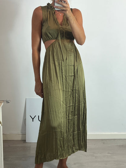 ZARA. Vestido midi verde aperturas. T S