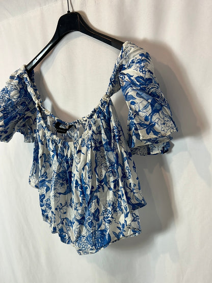 ZARA. top blanco flores azules T.s