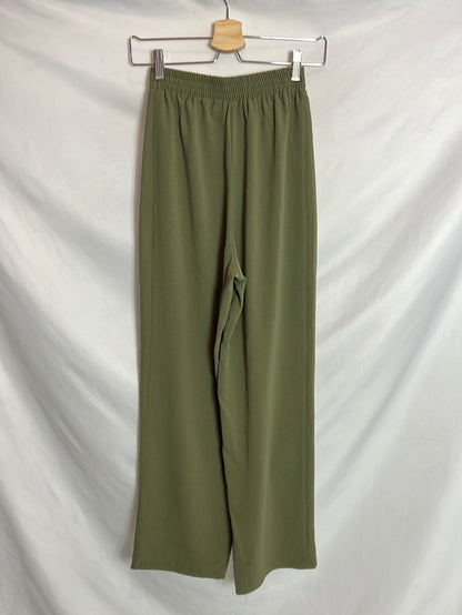 ZARA. Pantalón verde fluido pinzas. T S