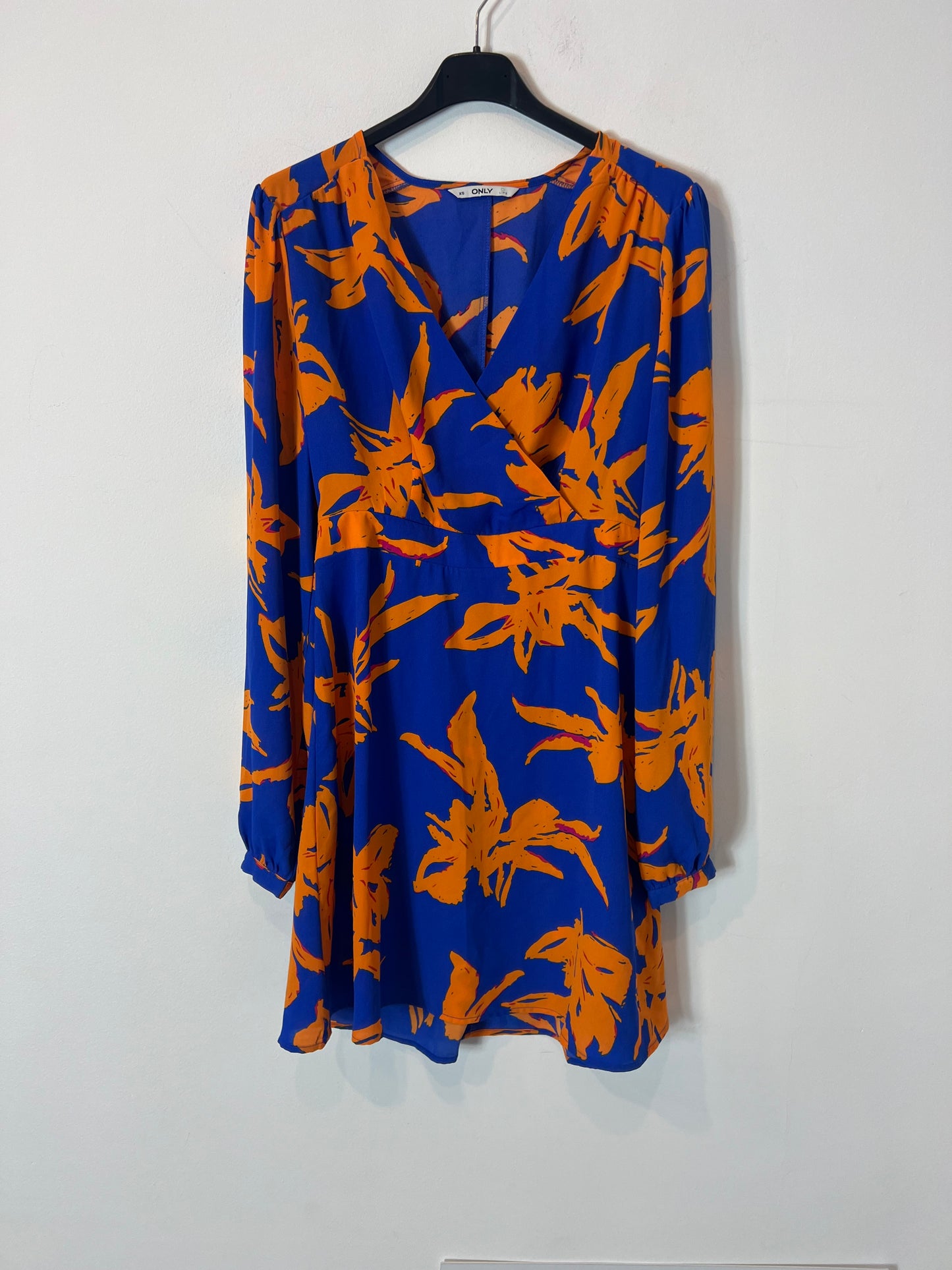 ONLY. Vestido fluido azul estampado. T XS