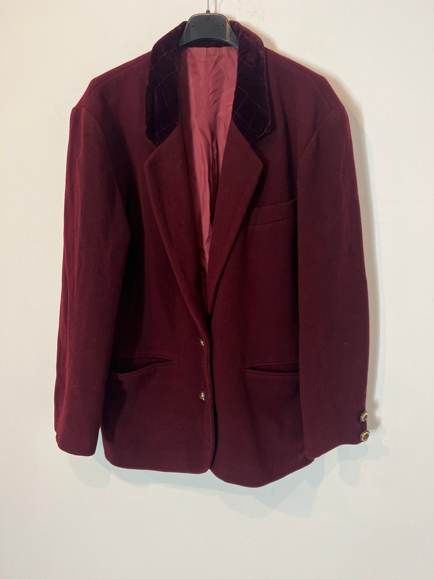 OTRAS. Blazer paño burdeos cuello terciopelo  T.42