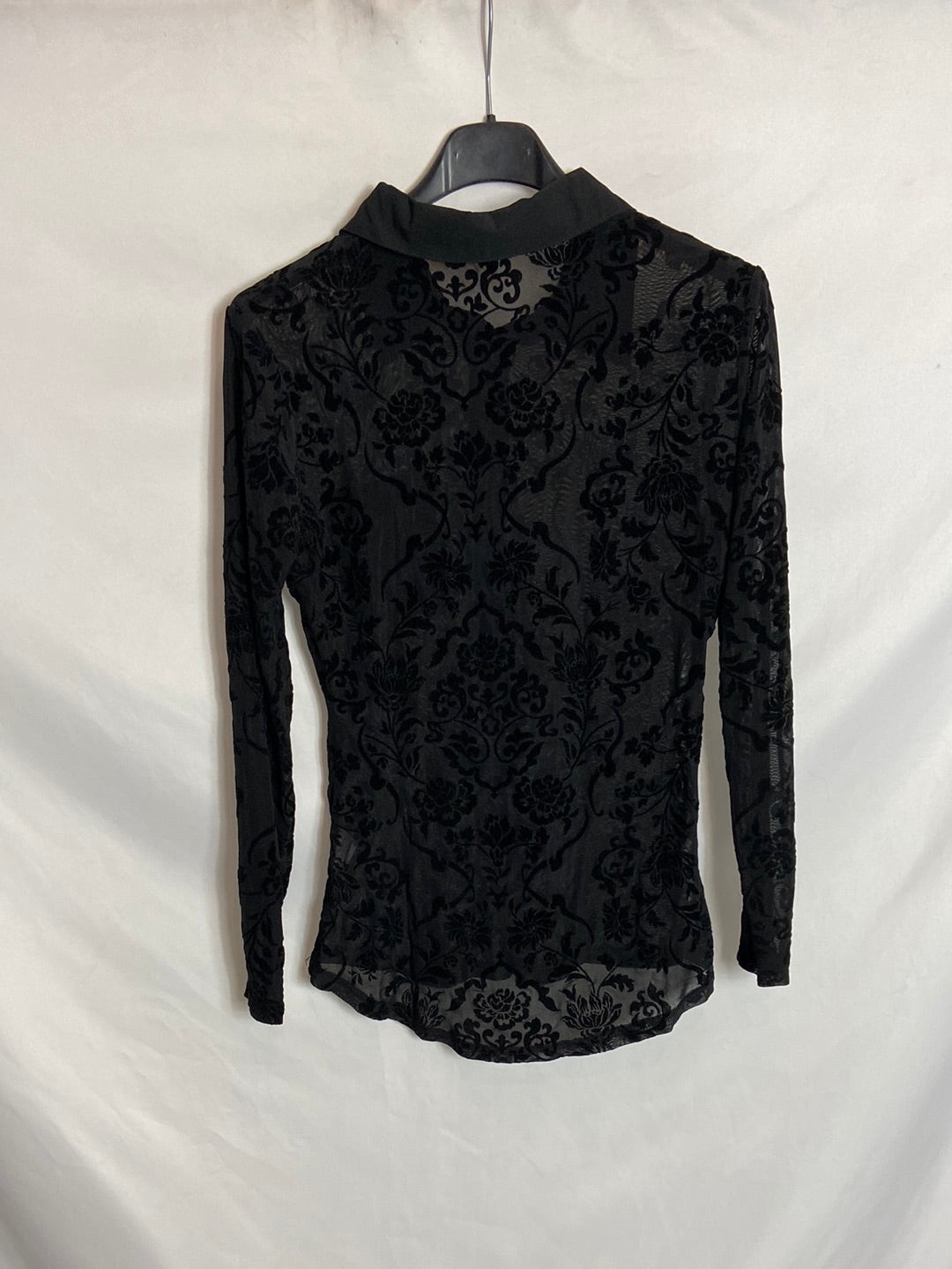 ZEZA FASHION. Blusa negra detalle terciopelo T.S