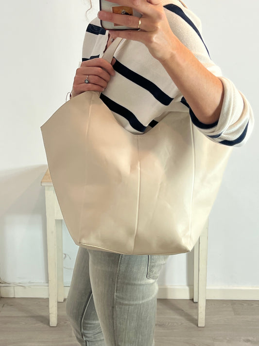 ZARA. Bolso shopper efecto piel beige