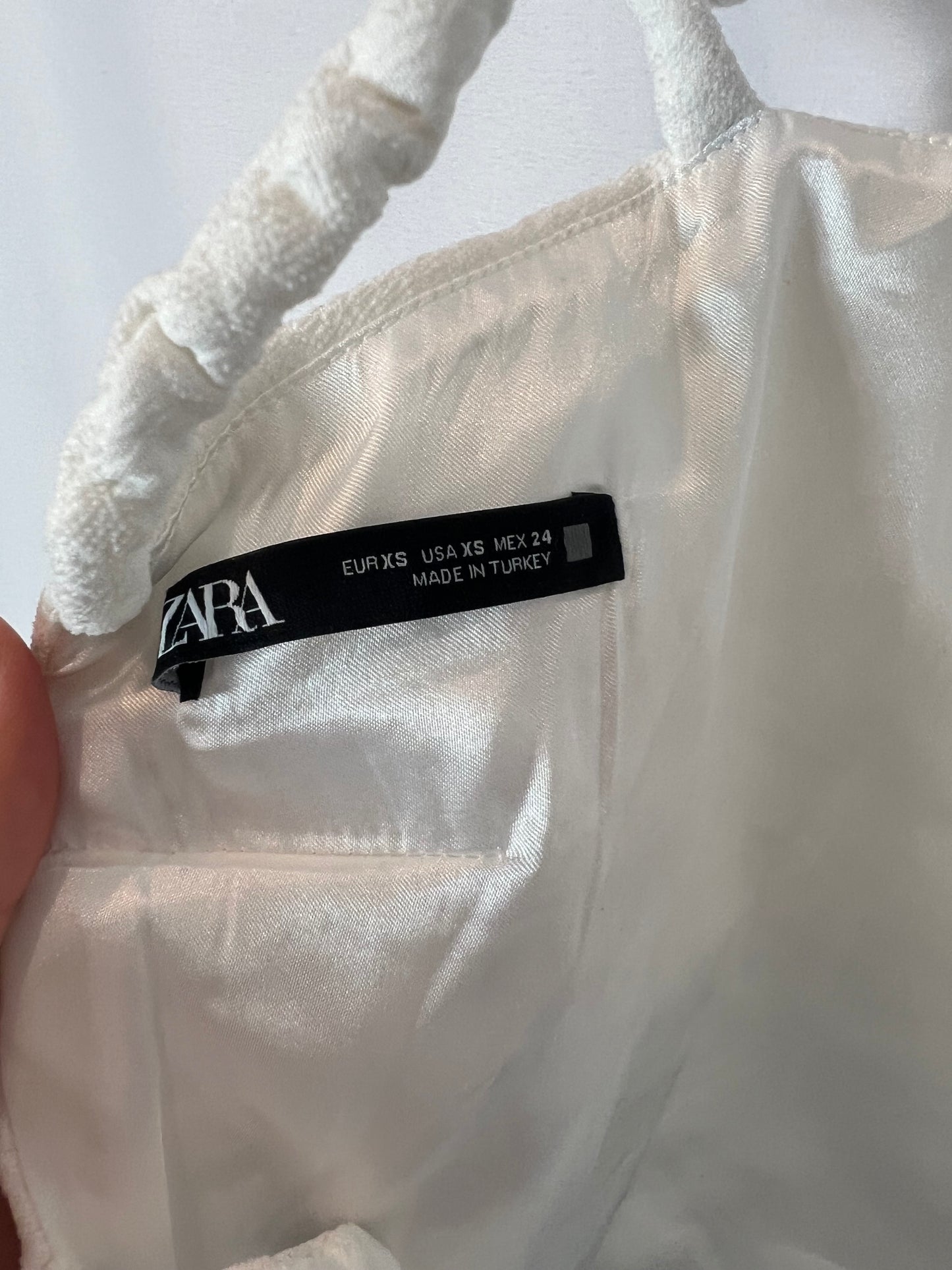 ZARA. Top blanco tirantes detalle tirantes. TS