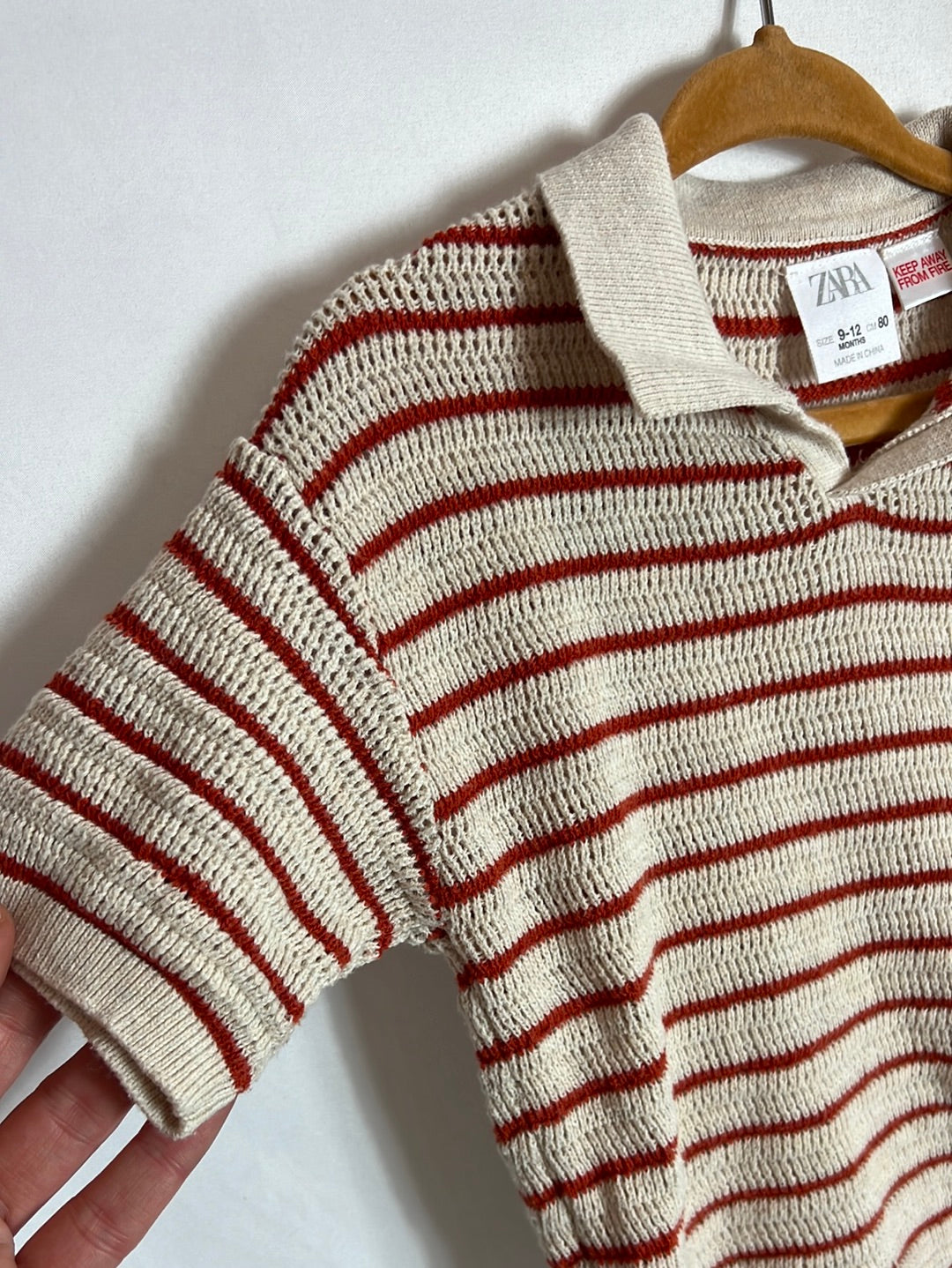 ZARA. Top calado rayas estilo polo. T 9-12 meses