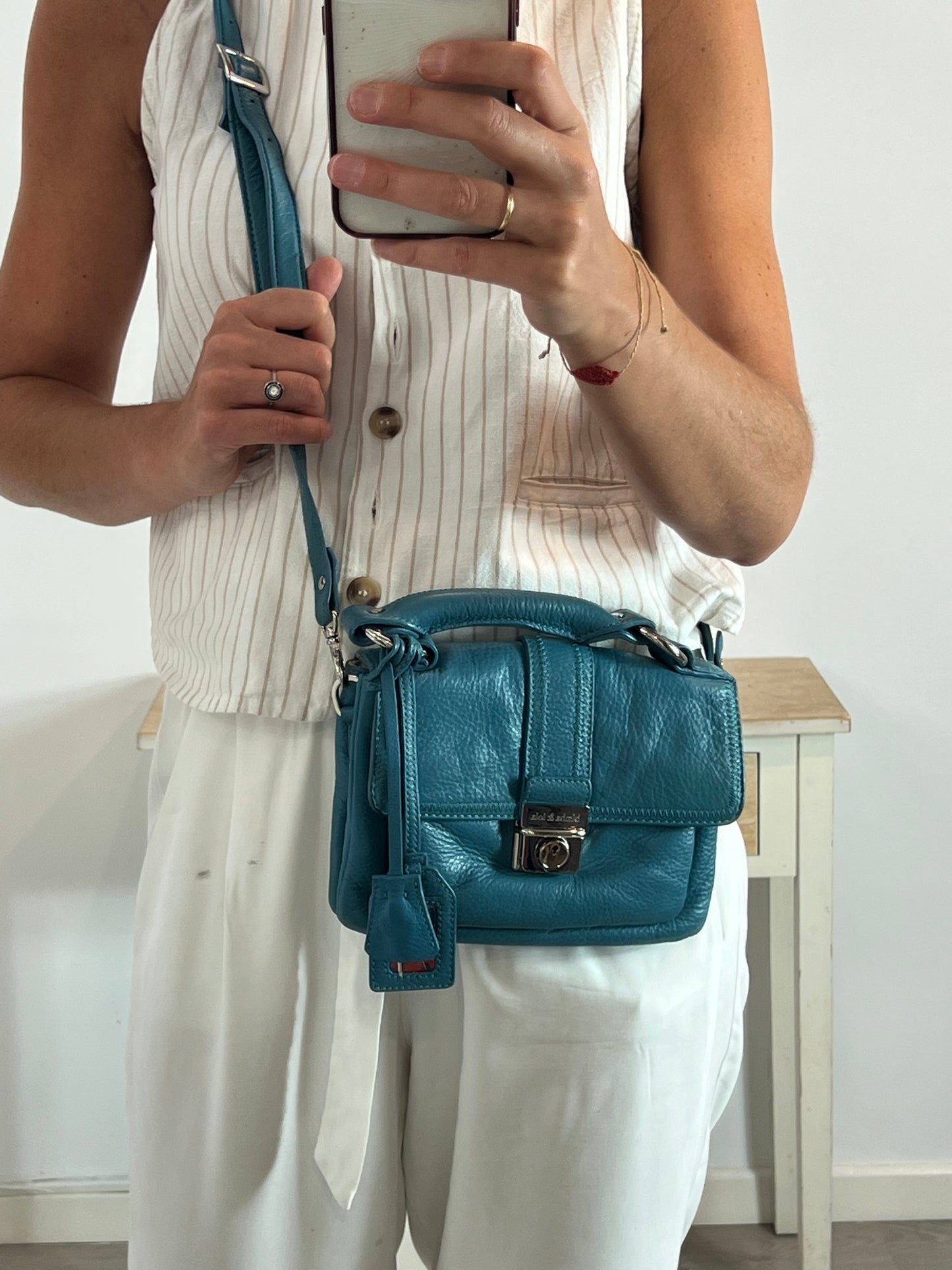 BIMBA Y LOLA. Bolso  mini azulón piel doble asa