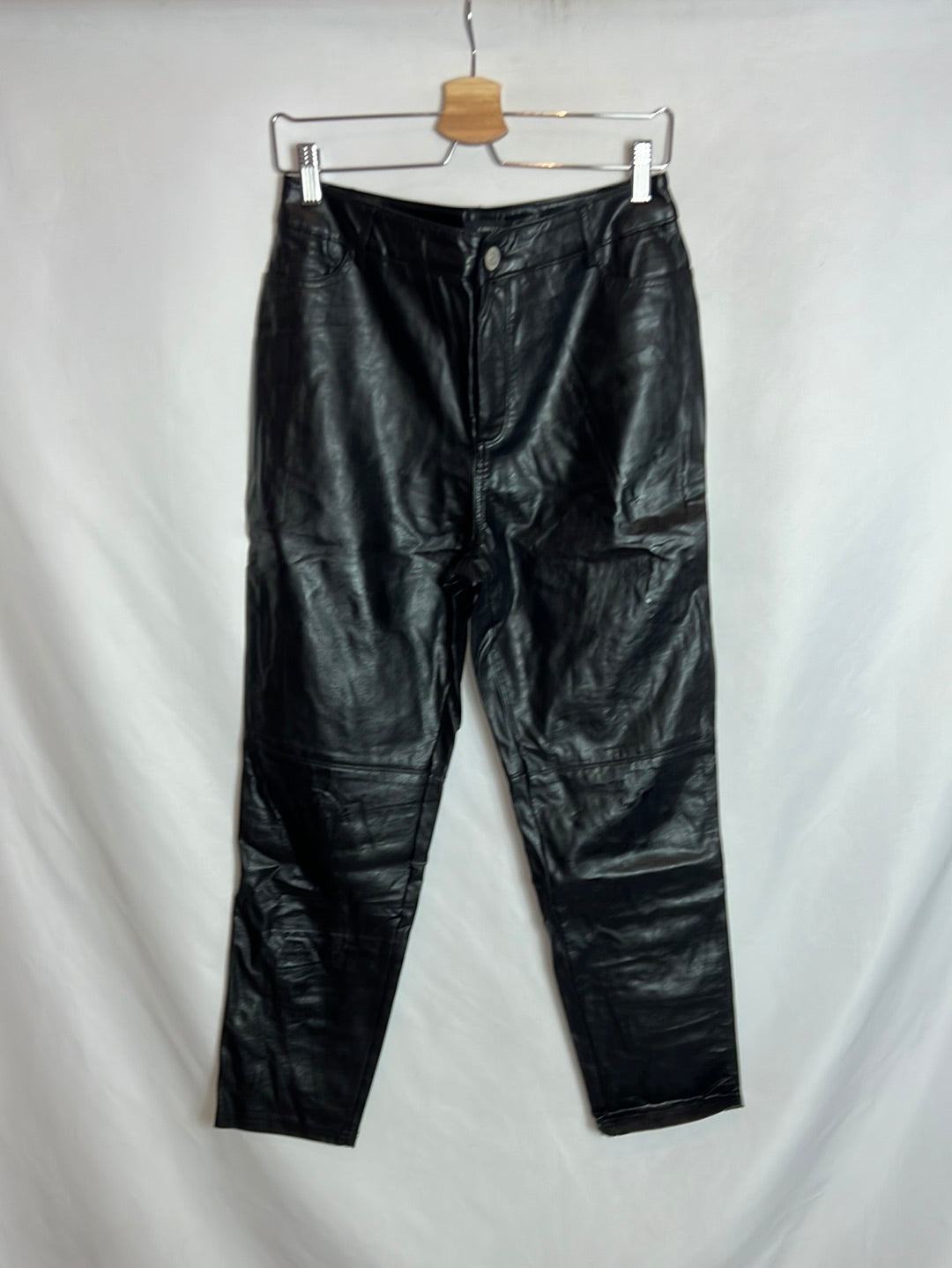 CORTEFIEL. Pantalones negro encerados . T 40